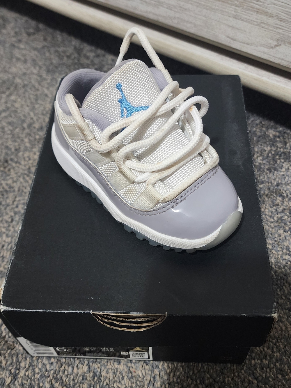 Jordan Toddler Sneakers in Light Grey, White & Blue Jumpman